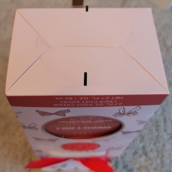 LULU Coconut Shea Foot Care Set - Red - Picture 3 of 4